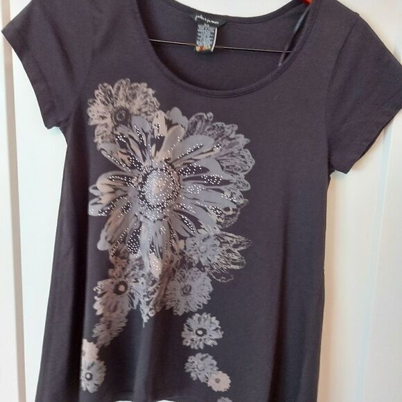 2$20 Jules & James shirt - Picture 2 of 4